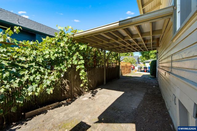 631 Breys Av NE, Salem, OR 97301