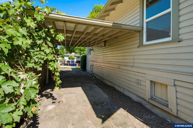 631 Breys Av NE, Salem, OR 97301