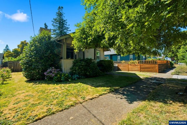 631 Breys Av NE, Salem, OR 97301