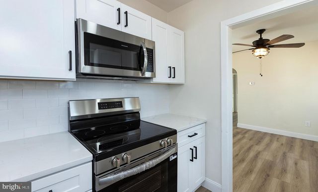 8050 CHAMBERS HILL RD, Harrisburg, PA 17111