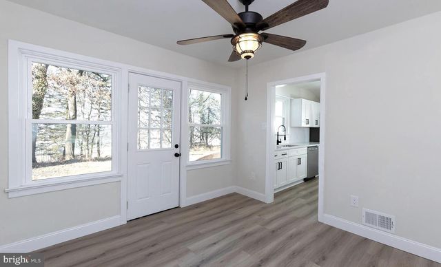 8050 CHAMBERS HILL RD, Harrisburg, PA 17111