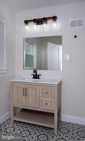 8050 CHAMBERS HILL RD, Harrisburg, PA 17111