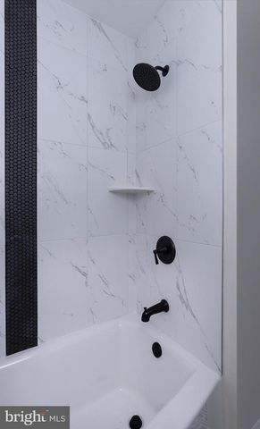 8050 CHAMBERS HILL RD, Harrisburg, PA 17111