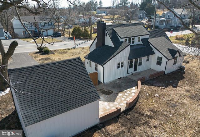 8050 CHAMBERS HILL RD, Harrisburg, PA 17111