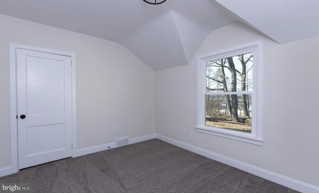 8050 CHAMBERS HILL RD, Harrisburg, PA 17111