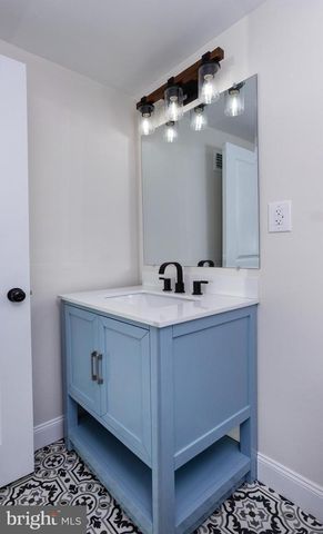 8050 CHAMBERS HILL RD, Harrisburg, PA 17111