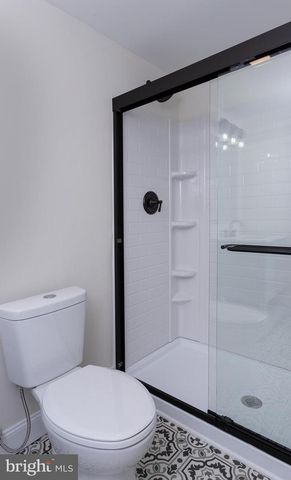 8050 CHAMBERS HILL RD, Harrisburg, PA 17111