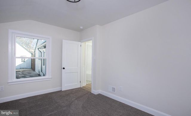 8050 CHAMBERS HILL RD, Harrisburg, PA 17111