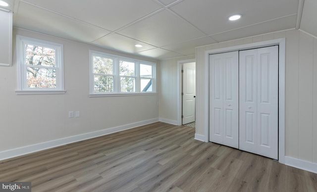 8050 CHAMBERS HILL RD, Harrisburg, PA 17111