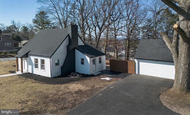 8050 CHAMBERS HILL RD, Harrisburg, PA 17111