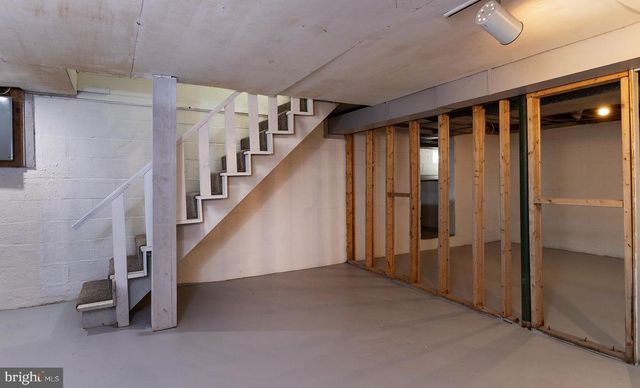 8050 CHAMBERS HILL RD, Harrisburg, PA 17111