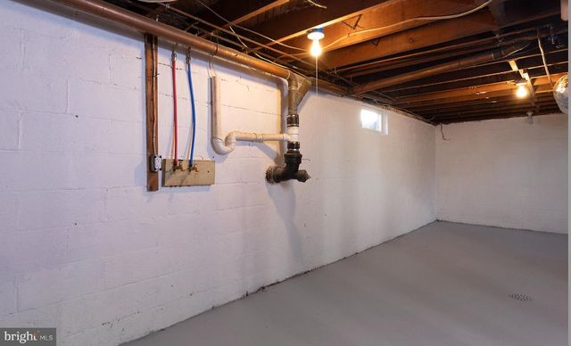 8050 CHAMBERS HILL RD, Harrisburg, PA 17111