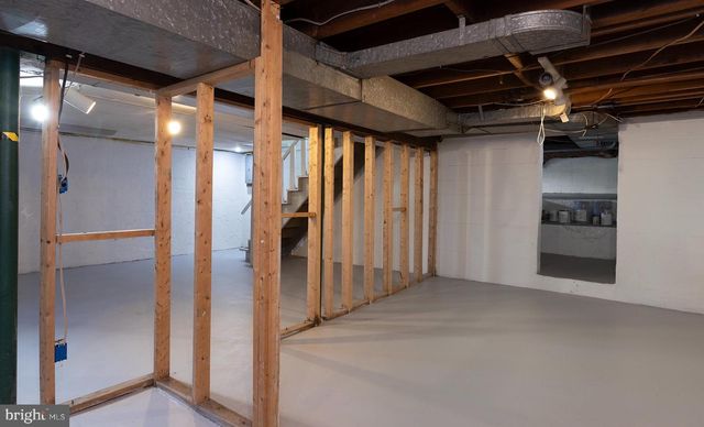 8050 CHAMBERS HILL RD, Harrisburg, PA 17111