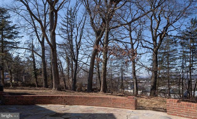 8050 CHAMBERS HILL RD, Harrisburg, PA 17111