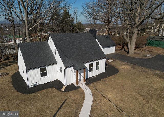 8050 CHAMBERS HILL RD, Harrisburg, PA 17111