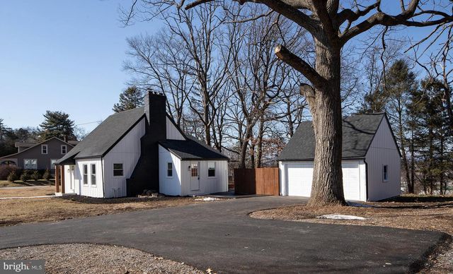 8050 CHAMBERS HILL RD, Harrisburg, PA 17111