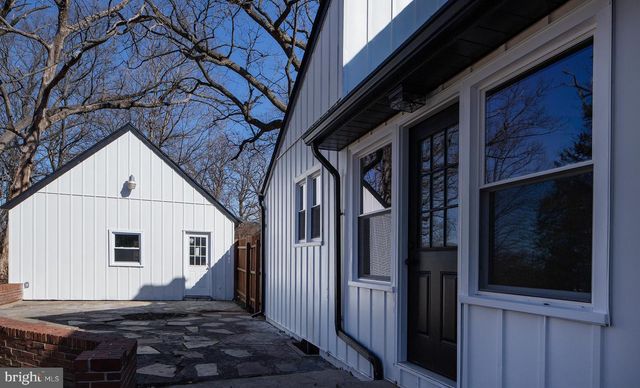 8050 CHAMBERS HILL RD, Harrisburg, PA 17111