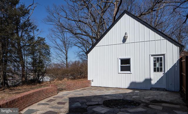 8050 CHAMBERS HILL RD, Harrisburg, PA 17111