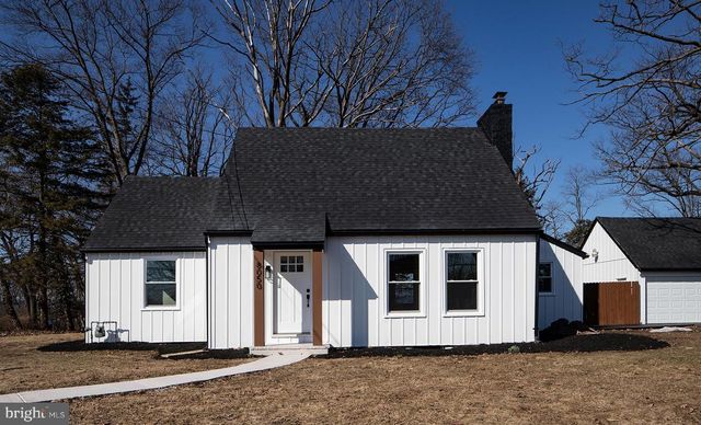 8050 CHAMBERS HILL RD, Harrisburg, PA 17111