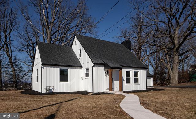 8050 CHAMBERS HILL RD, Harrisburg, PA 17111