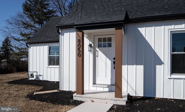 8050 CHAMBERS HILL RD, Harrisburg, PA 17111