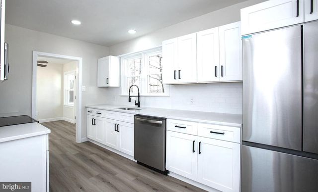 8050 CHAMBERS HILL RD, Harrisburg, PA 17111