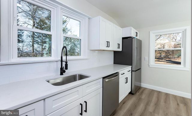 8050 CHAMBERS HILL RD, Harrisburg, PA 17111