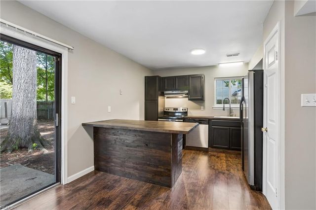 453 Wyn DR, Newport News, VA 23608