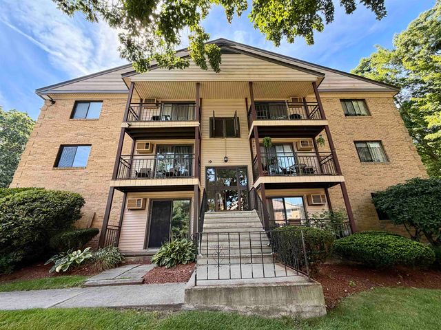 19 Country Club Dr Apt 9, Manchester, NH 03102