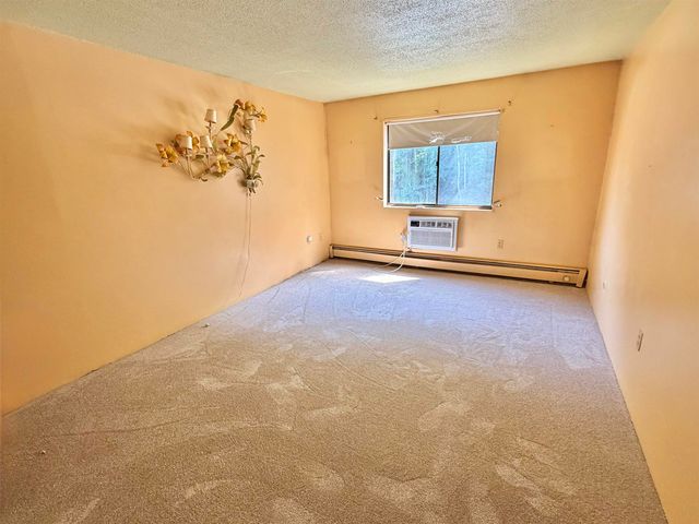 19 Country Club Dr Apt 9, Manchester, NH 03102