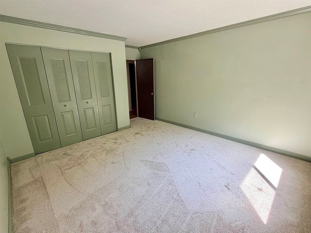 19 Country Club Dr Apt 9, Manchester, NH 03102
