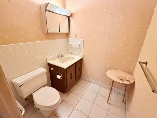19 Country Club Dr Apt 9, Manchester, NH 03102