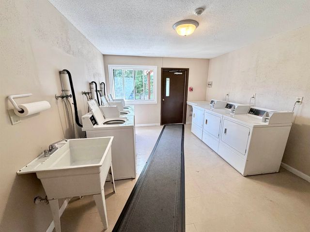 19 Country Club Dr Apt 9, Manchester, NH 03102