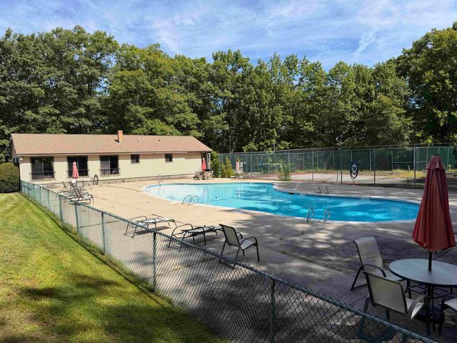 19 Country Club Dr Apt 9, Manchester, NH 03102
