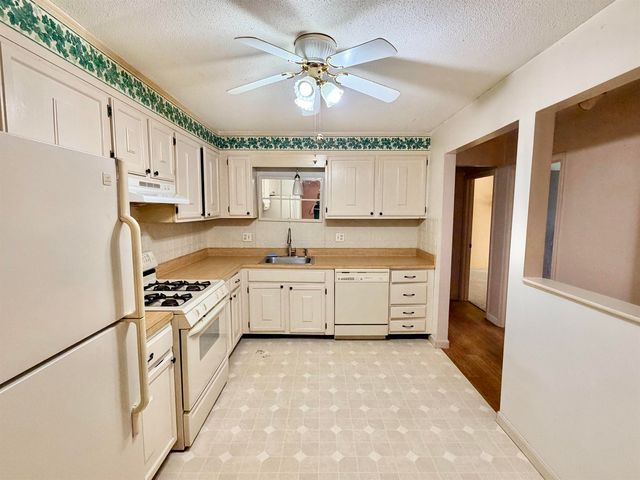 19 Country Club Dr Apt 9, Manchester, NH 03102
