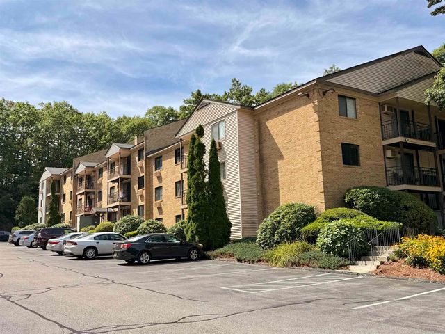 19 Country Club Dr Apt 9, Manchester, NH 03102