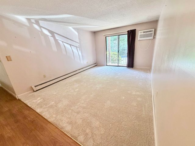 19 Country Club Dr Apt 9, Manchester, NH 03102