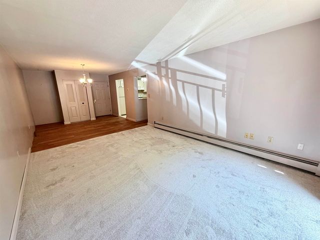 19 Country Club Dr Apt 9, Manchester, NH 03102
