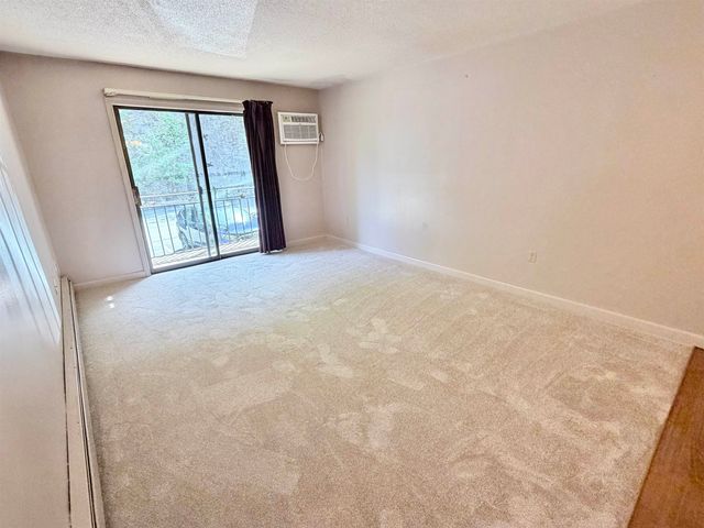 19 Country Club Dr Apt 9, Manchester, NH 03102