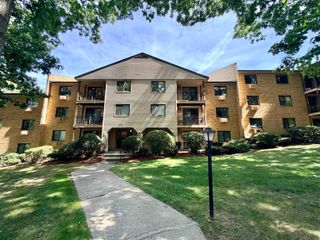 19 Country Club Dr Apt 9, Manchester, NH 03102