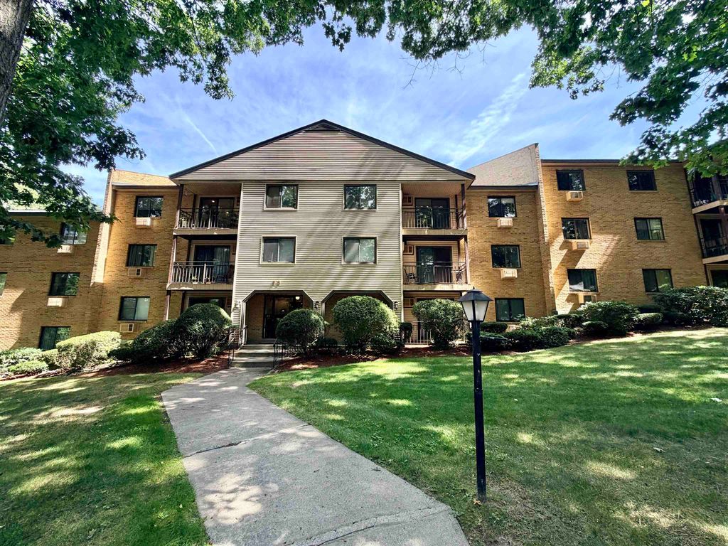 19 Country Club Dr Apt 9, Manchester, NH 03102