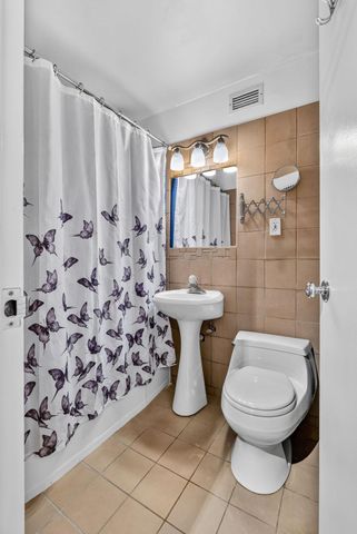 1912 Dupont Avenue S 105, Minneapolis, MN 55403