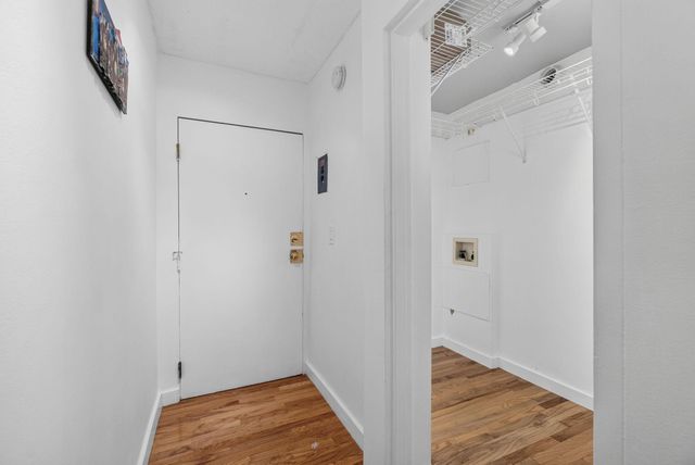 1912 Dupont Avenue S 105, Minneapolis, MN 55403