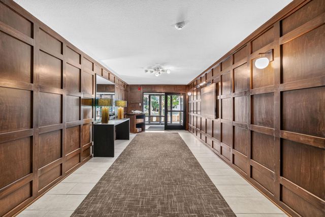 1912 Dupont Avenue S 105, Minneapolis, MN 55403