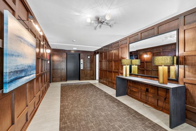 1912 Dupont Avenue S 105, Minneapolis, MN 55403