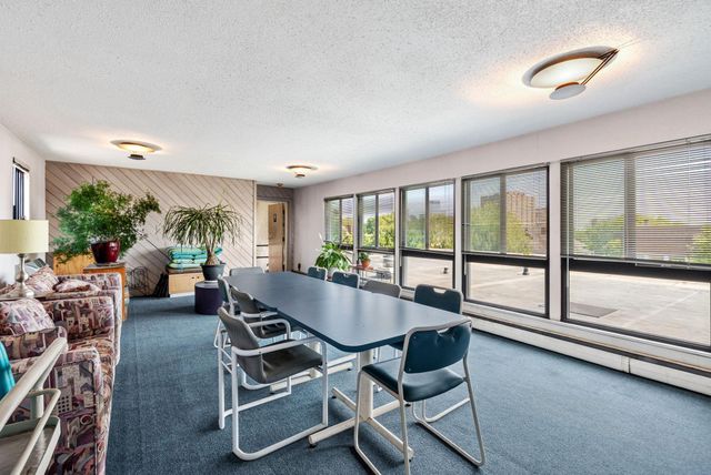 1912 Dupont Avenue S 105, Minneapolis, MN 55403