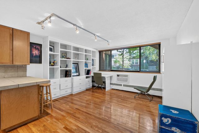 1912 Dupont Avenue S 105, Minneapolis, MN 55403