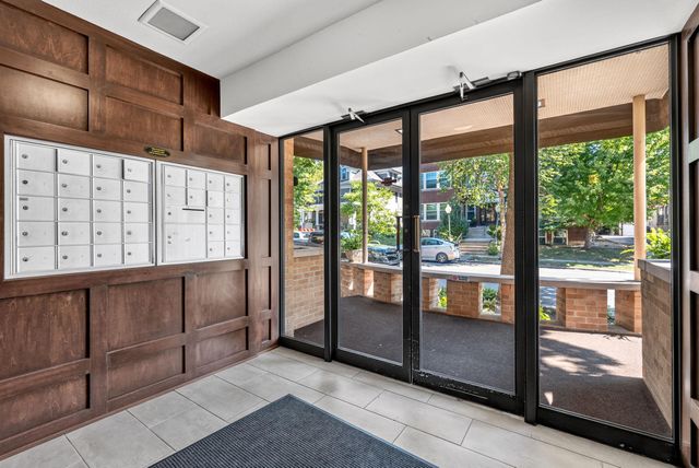 1912 Dupont Avenue S 105, Minneapolis, MN 55403