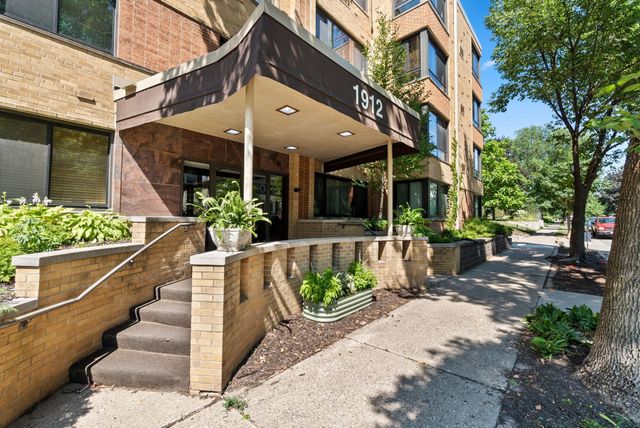 1912 Dupont Avenue S 105, Minneapolis, MN 55403