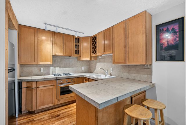 1912 Dupont Avenue S 105, Minneapolis, MN 55403